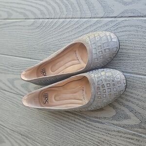 Sofft Maretto Leather Flats in taupe gray snakeskin  - womens 8M